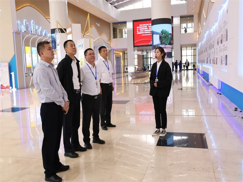 中國(guó)企業(yè)聯(lián)合會(huì)、中國(guó)企業(yè)家協(xié)會(huì)企業(yè)文化工作委員會(huì)秘書(shū)長(zhǎng)王建軍到中能公司調(diào)研指導(dǎo)工作（2）.jpg