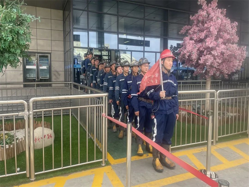喜訊！中能袁大灘煤礦綜采一隊獲2023年陜西省能源化學(xué)地質(zhì)工會“工人先鋒號”榮譽稱號（4）.jpg