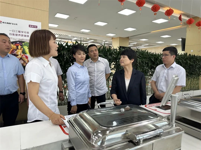公司黨委副書記、工會(huì)主席張瀅到涌鑫公司開(kāi)展調(diào)研（2）.jpg